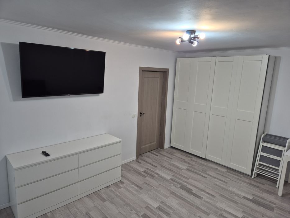 Închiriez apartament