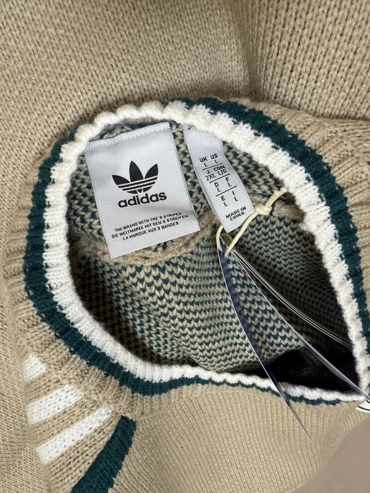 Adidas L/XL пуловер