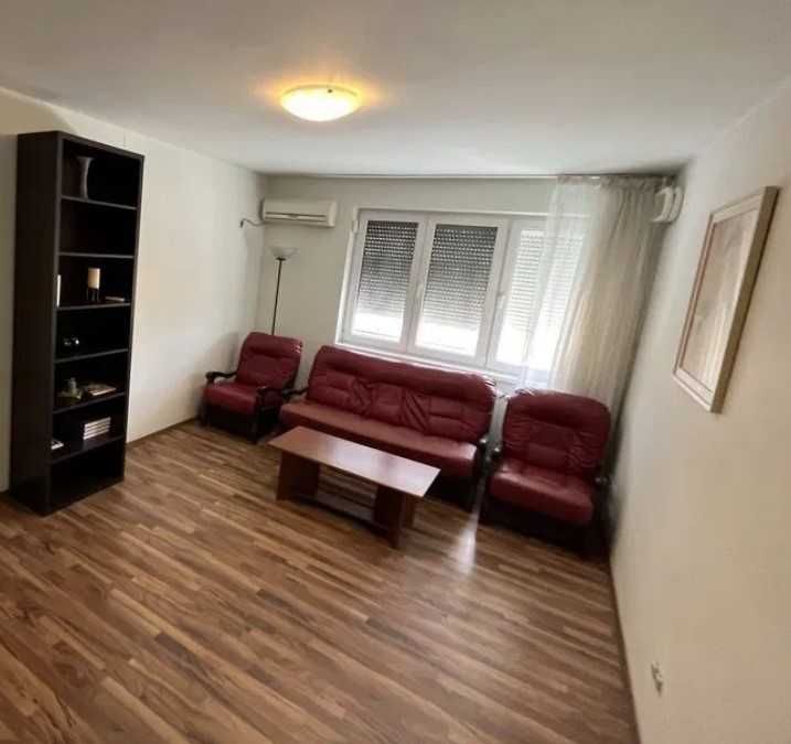 Дава се под наем Четиристаен апартамент в Пловдив, Кючук Париж - 85 кв.м за 448.8 € - Снимка #1