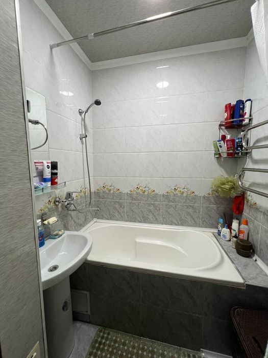 Продаётся 4-х комнатная квартира на Массиве Кушбеги, в дол дороге