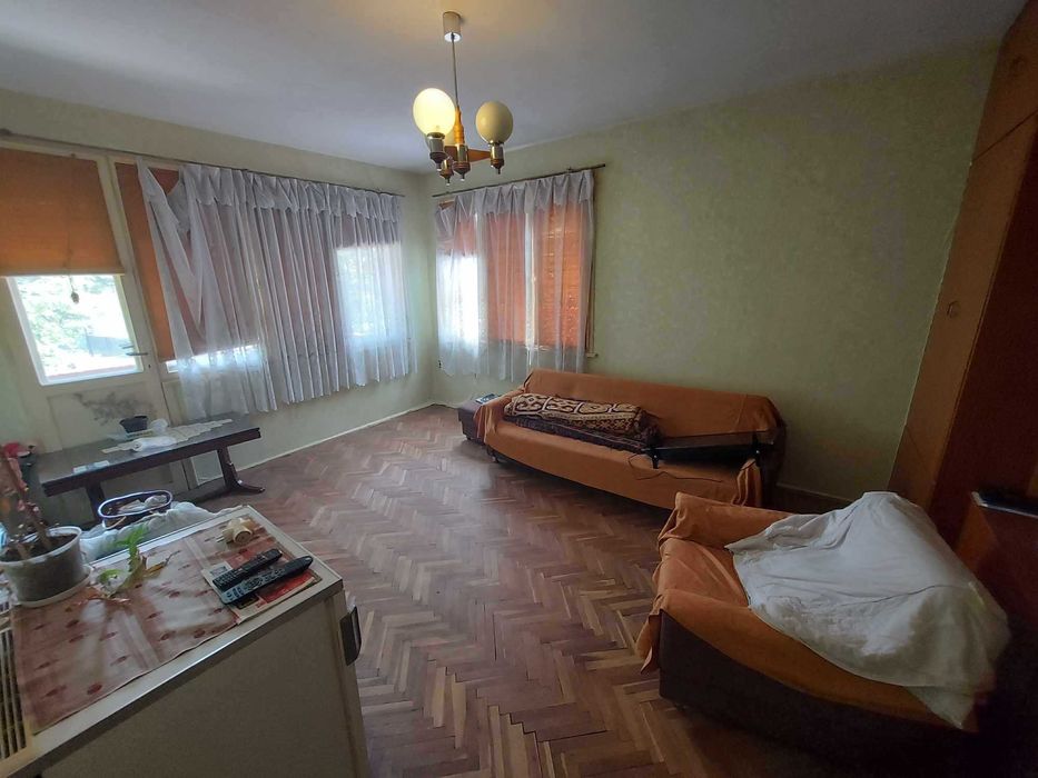 Продава се Четиристаен апартамент в Търговище, Център - 120 кв.м за 1020 €/кв.м - Снимка #3