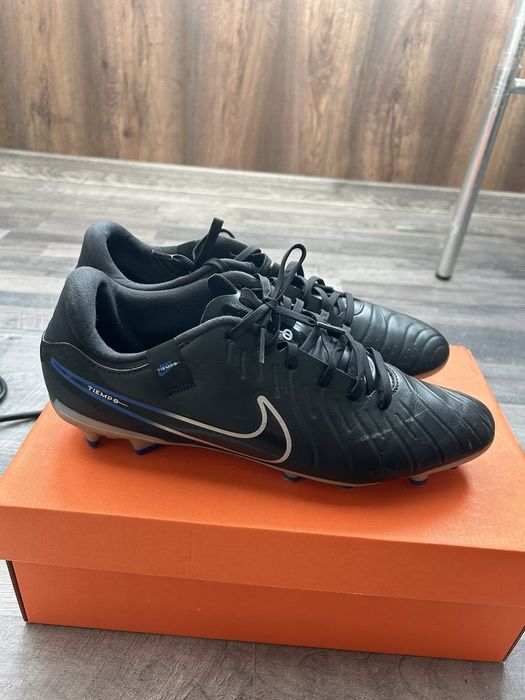 Продавам обувки NIKE  Jr. Tiempo Legend 10 Club
