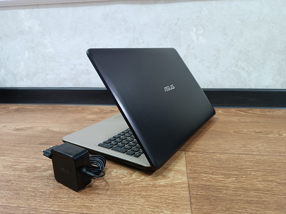 Ноутбук ASUS Core i3 Windows 10.