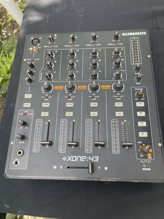 Mixer analogic Allen & Heath Xone 43 de DJ cu 4+1 canale