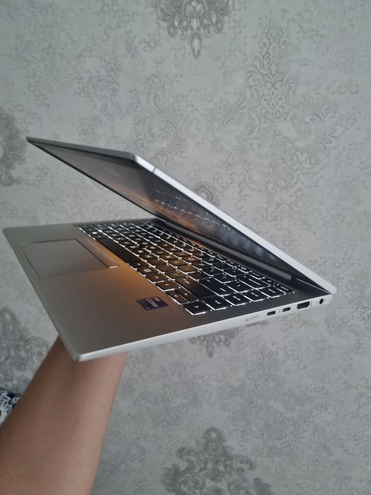 Hp elitebook g8 i7 Intel iris xe