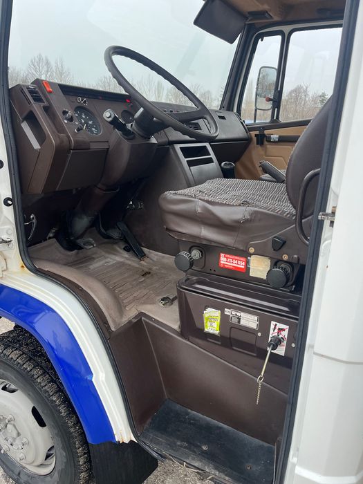 Mercedes 609 Бордово