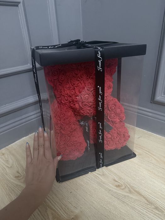 Мишка из искуственных роз - подарок девушке