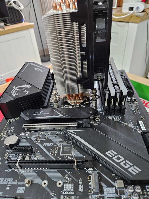 MSI MPG Z490 GAMING EDGE WIFI + Intel Core i5 10600K MB + CPU