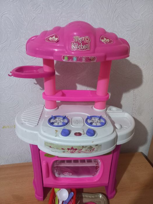 Срочно отдам игрушечную кухню