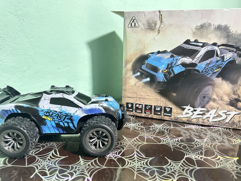Masinuta beast cu telecomanda