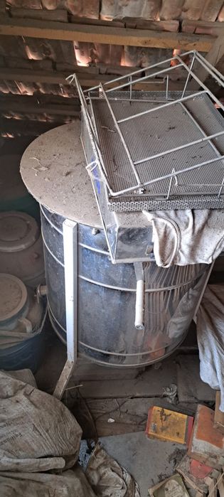 centrifuga pe 4 rame , tava de descapacit