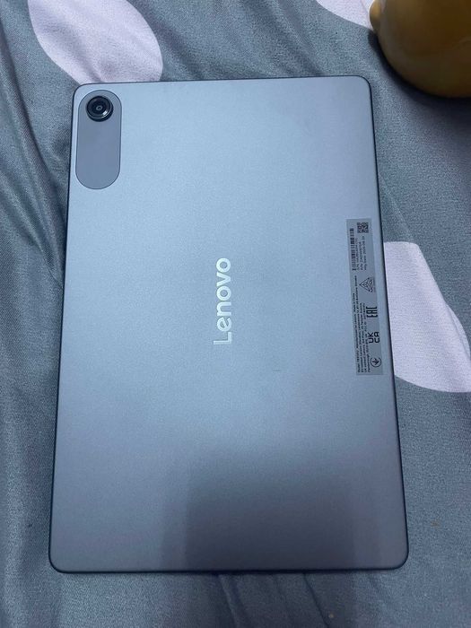 Vând tabletă Lenovo