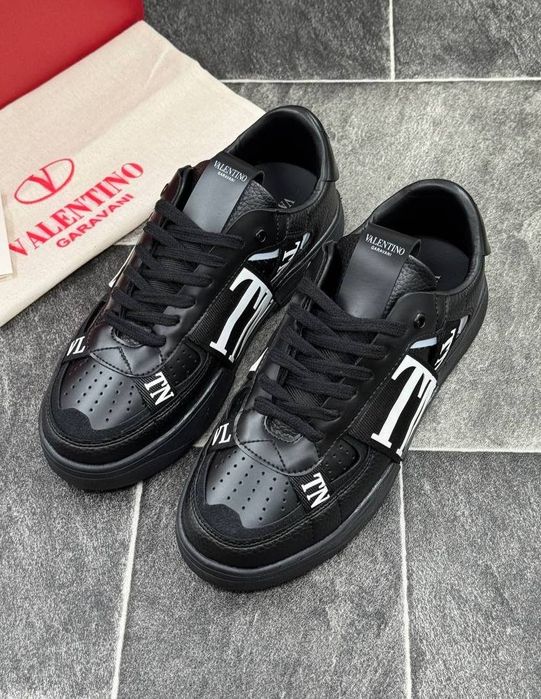 Adidași bărbați Valentinno