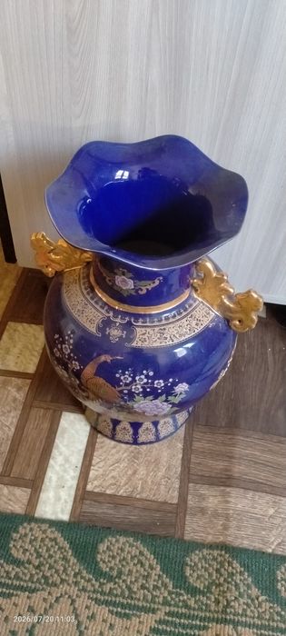 Ковры, зеркало, сундук
