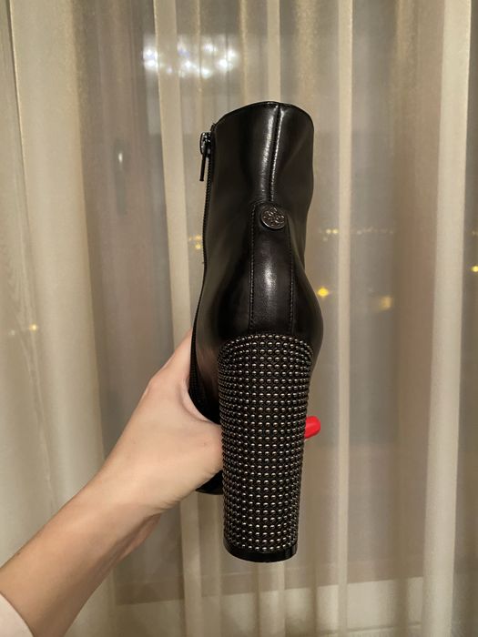 Botine cu toc Guess de piele naturala