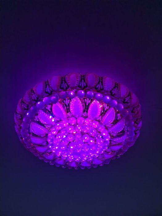 Продается хорошая люстра