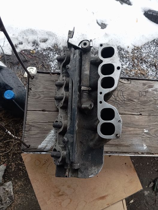 Дозатор Ауди 100 с3,с4