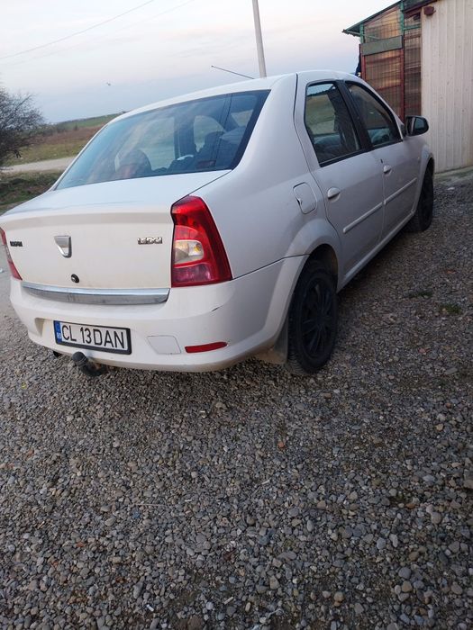 Vând dacia  Logan 2011