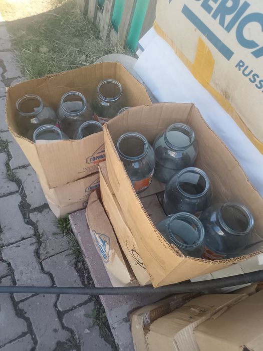 Продам банки 2 литровые
