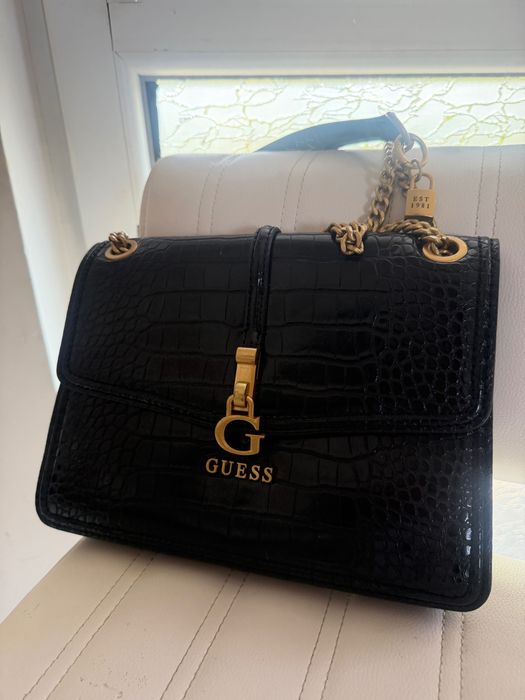 Черна чанта Guess