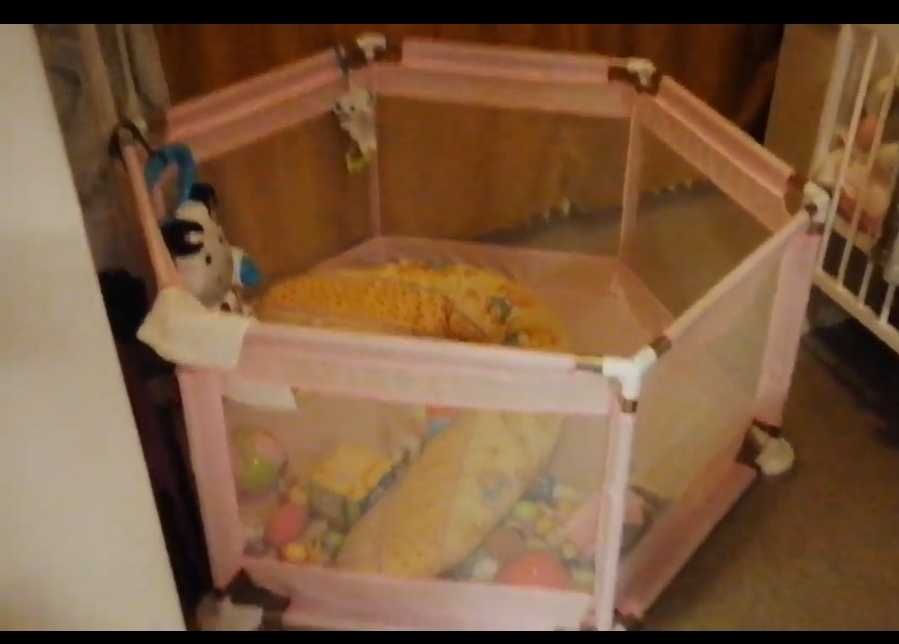 Țarc din plasa pentru copii - cu semne de uzura