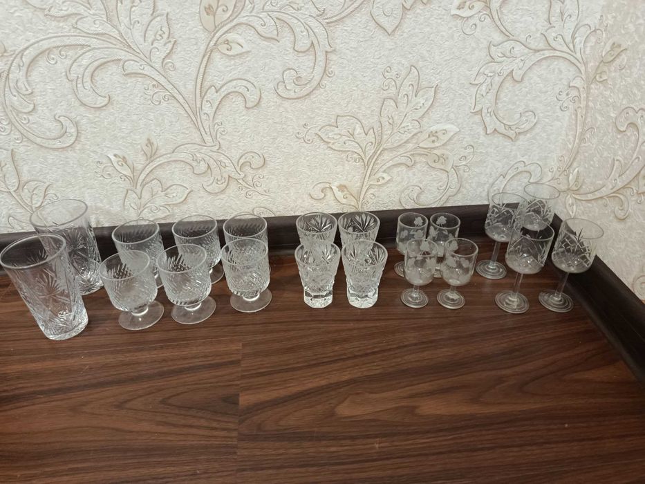 Продаю советские посуды, хрусталы и рюмки разные. пишите в телеграмм