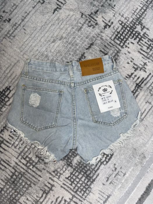 Джинсовые шорты