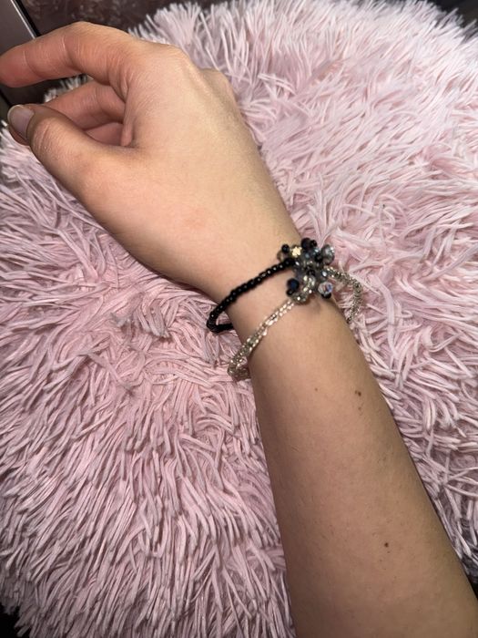 Гривна от мъниста наподобяващи стъклен ефект