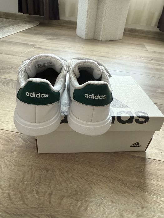 Детски спортни обувки Adidas