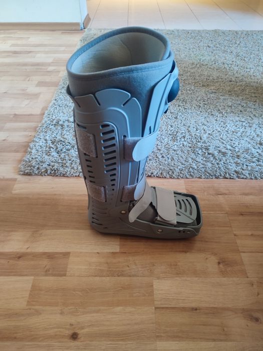 Ортопедичен ботуш,шина