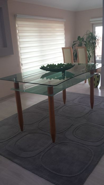 Трапезна маса и столове