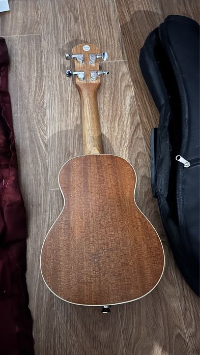 Укулеле с Утеплены чехолом