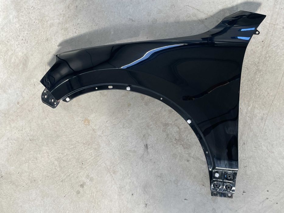 Aripa stanga fata neagra cu defect Vw Touareg 7P - vezi poze!!