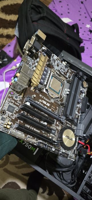 Placa de baza Asus cu procesor i7 si Rami DDR3 12 GB