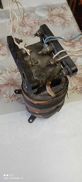 Трансформатор напряжения 220/12V.