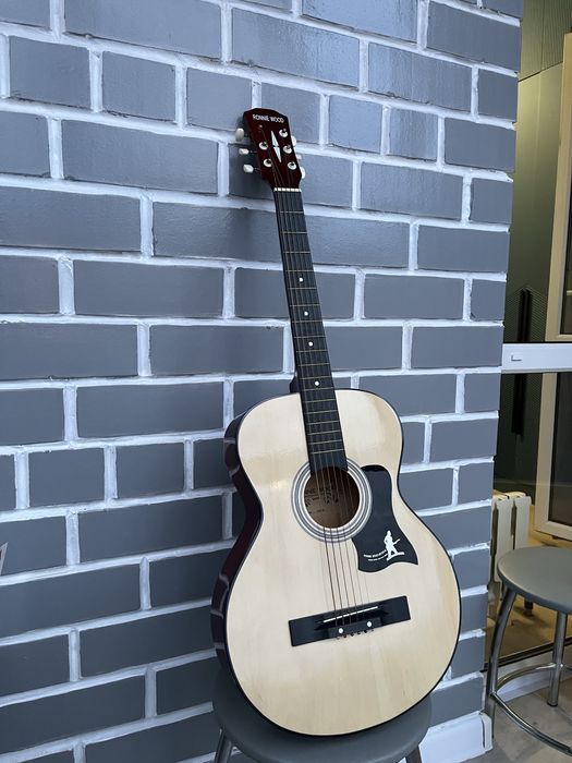 Қолданылмаған гитара жағдайы жақсы