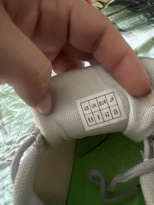 Продаются мужские кроссовки , новые adidas . Привезли с Америки.