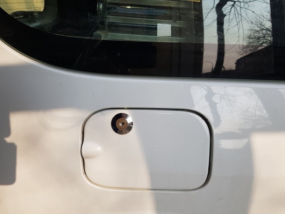 Продам замок для Lada Largus бака кузовной крышку