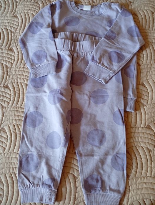 Hăinuțe noi pentru fetițe