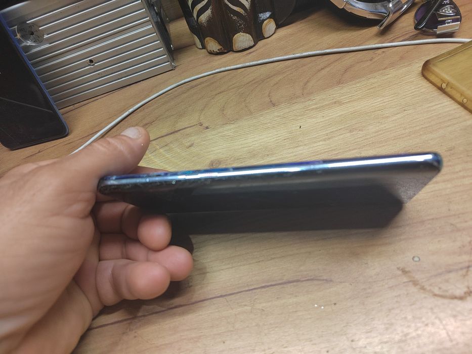 Продавам Huawei P30 pro.