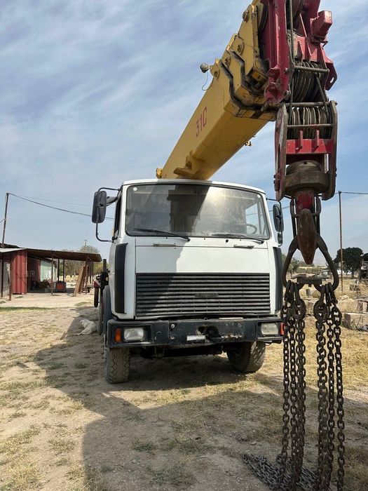 Avtokran MAZ 32 tn strela 31m