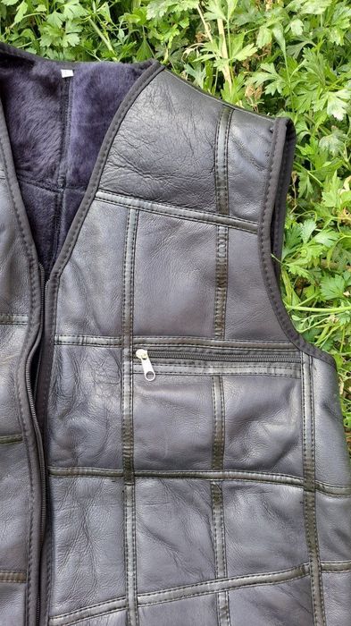 Жилеты из натуральной кожи и натурального меха.