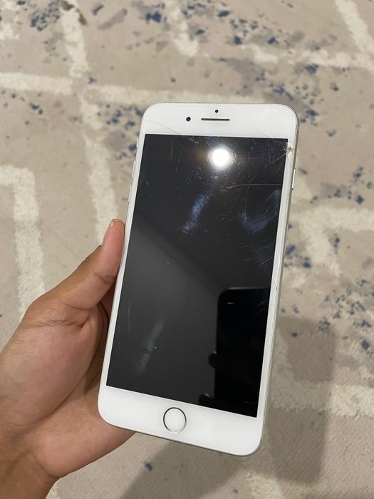 Айфон 8+ сатылады