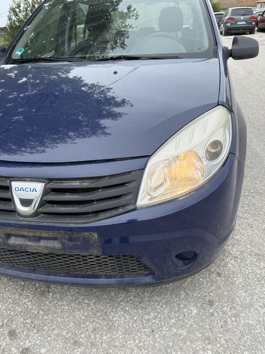 На части Dacia Sandero 1.2i 16v 75кс 2010година ръчка