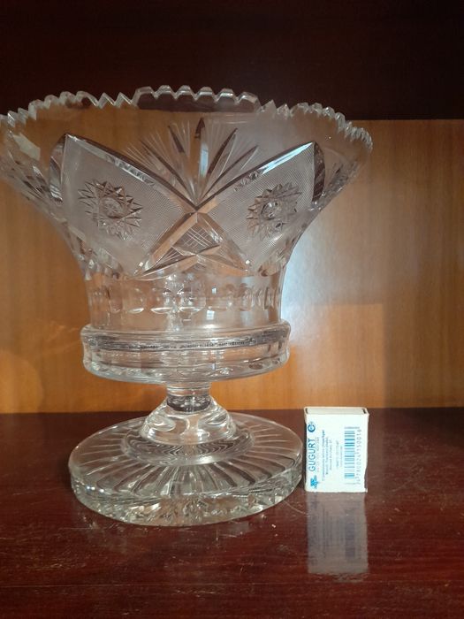 Продается ваза из богемского  стекла