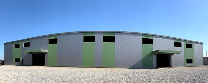 Hala 15x30x4 metalica inchisa cu panouri sandwich sau cu tabla