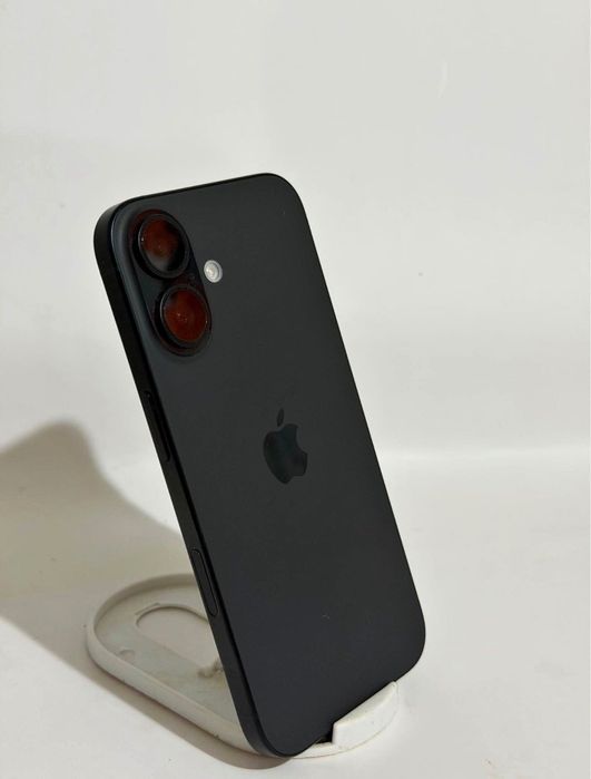 Vând iPhone 16 Black 128 ca nou citiți descrierea