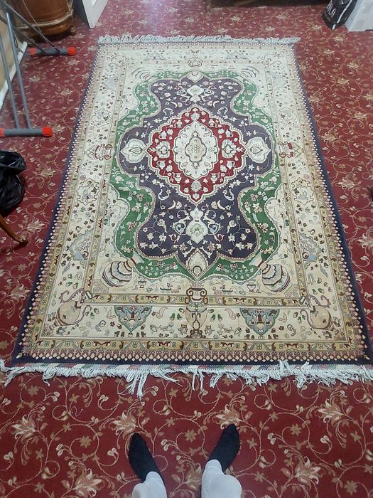 Продаётся ковёр.