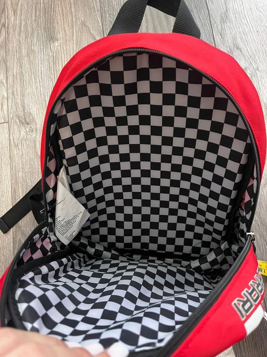 Нова детска раничка Ferrari