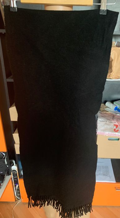 Зимен черен шал  с ресни (фина вълна virgin wool)